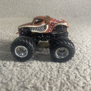 Hotwheels Monster‎ Jam Mutt Rottweiler Brown Truck Blue Collar Tongue Out